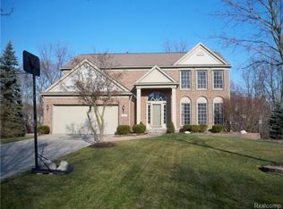5230 Winton Ct, West Bloomfield, MI 48324