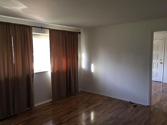 4th image of 6535 Roselawn Ave