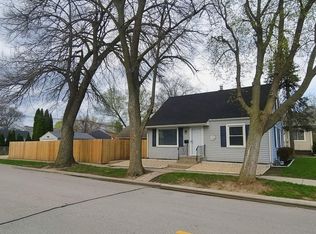5501 Garden Plain Ave, Loves Park, IL 61111