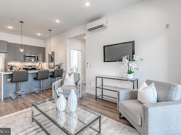 3rd image of 2616 W Girard Ave #304