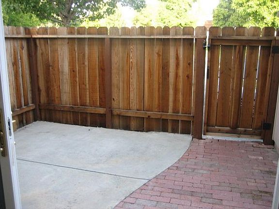 2nd image of 4701 Saginaw Cir