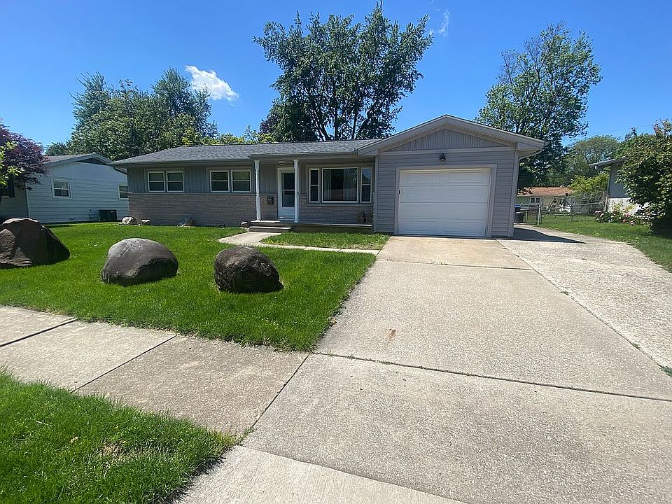 1st image of 903 Mayflower Ave