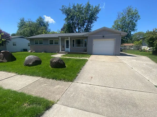 903 Mayflower Ave, Bloomington, IL 61701
