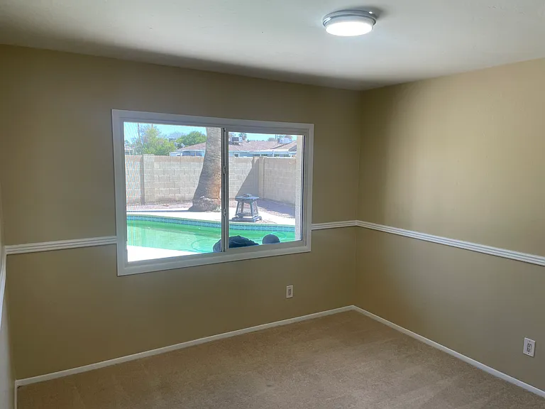 Bedroom #2 
(10' x 13')
Large Closet