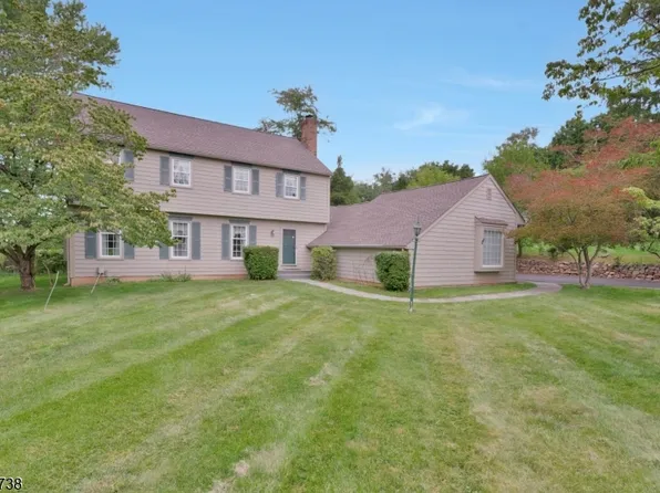 11 Amherst Ct, Clinton Twp., NJ 08801