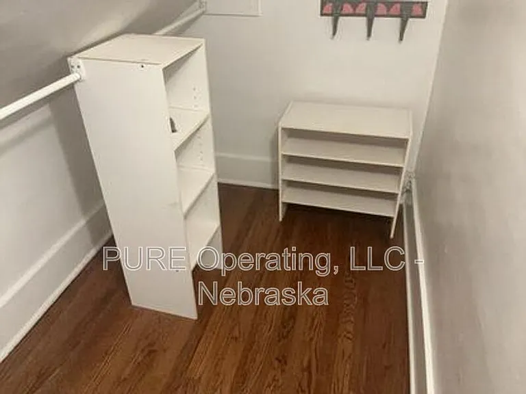 5012 Burt St — Photo 10