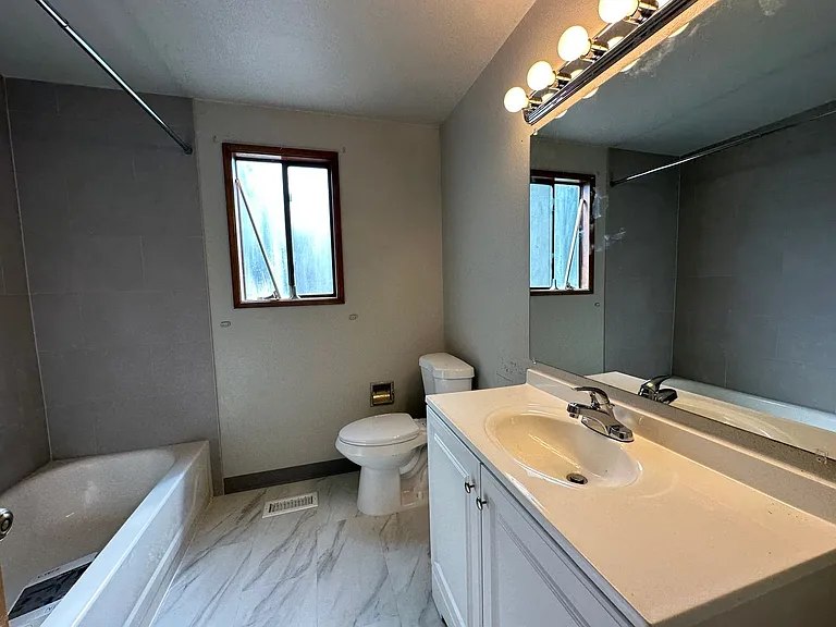 4716 SW Stoddard Dr — Photo 5