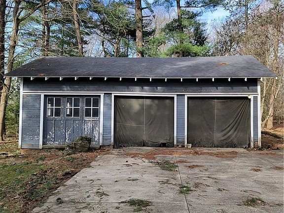 2nd image of 1500 Burbank Rd
