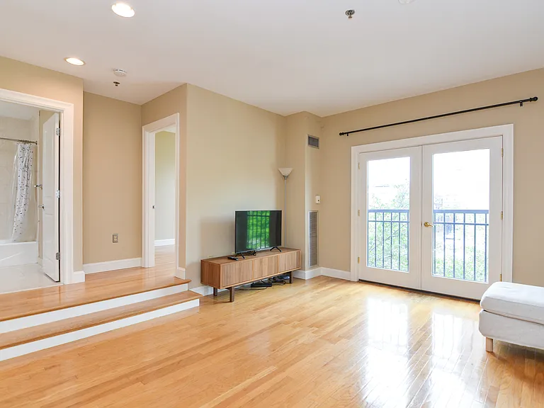 1723 Washington St #309 — Photo 7