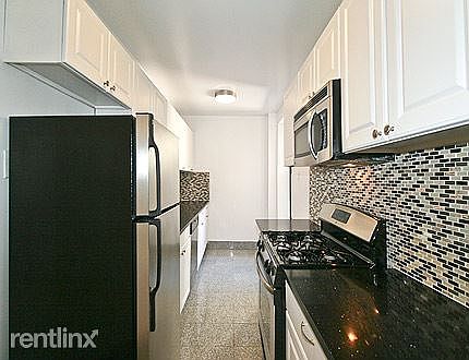 5th image of 11818 Metropolitan Ave APT 4A