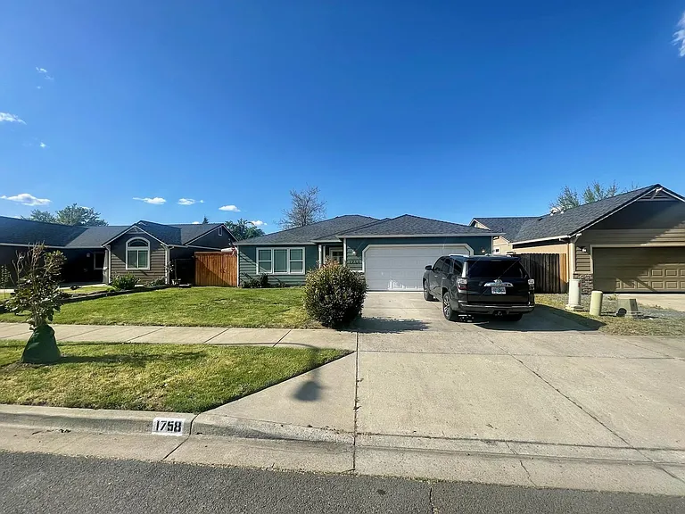 1758 Key Dr — Photo 2