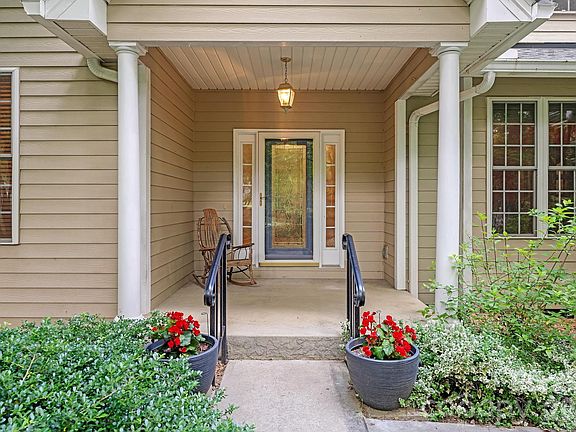 3rd image of 36 Poplar Creek Dr