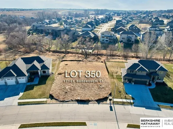 17121 Bondesson St, Bennington, NE 68007