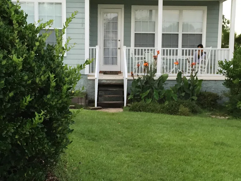 2549 Twain Dr — Photo 2