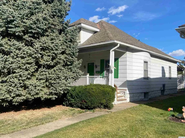 1318 N 10th St, Quincy, IL 62301