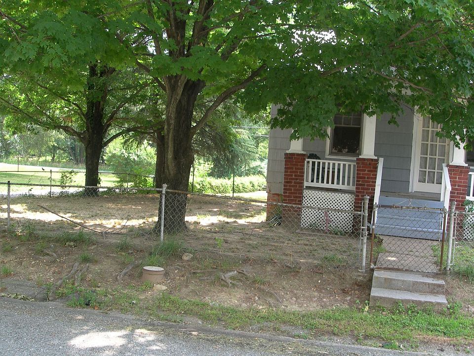 nice shaded yard