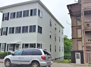 27 Pleasant St, Southbridge, MA 01550