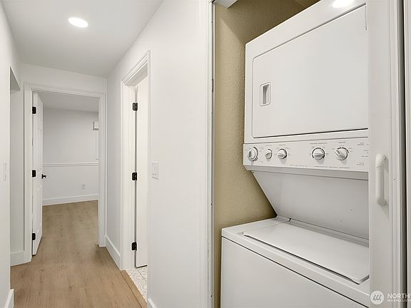 5th image of 14527 NE 40th St