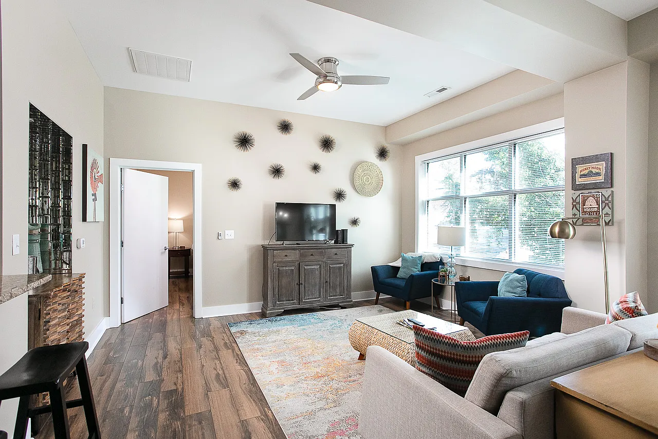 2 bed, 1165 sqft, $2,300 — Photo 1