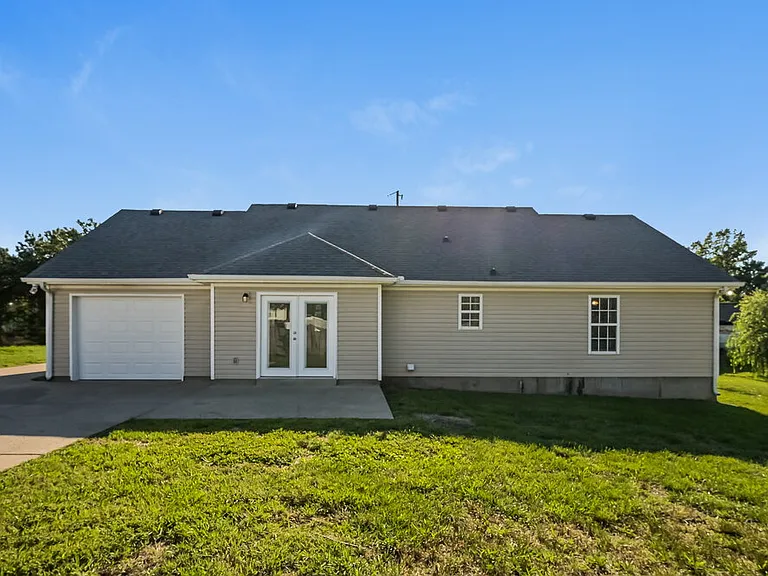 1912 Guildford Dr — Photo 16