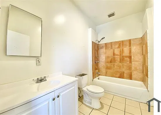 1421 1/2 W 36th St #A — Photo 9