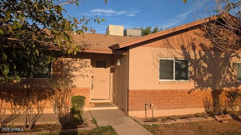 3 bed, 1285 sqft, $2,100 — Photo 4