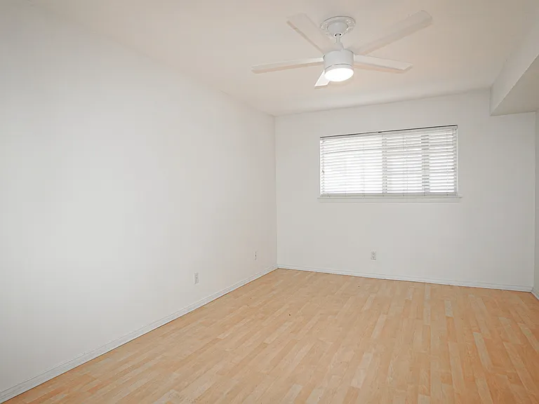 4211 Newton Ave #209 — Photo 16