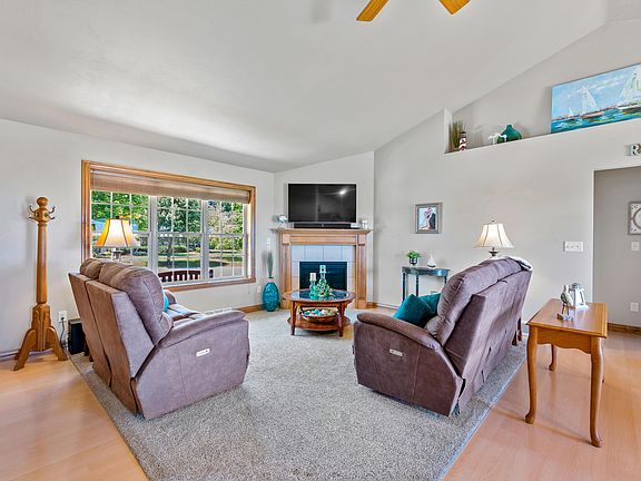 2nd image of 1544 Woodridge Ln #10