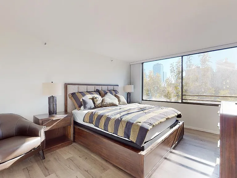 600 W 9th St #914 — Photo 29