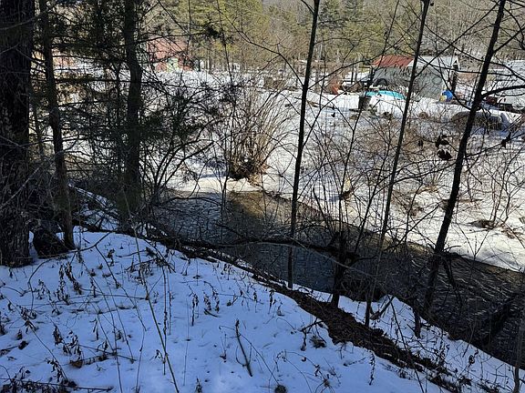 3rd image of 516 Wildcat Run Rd