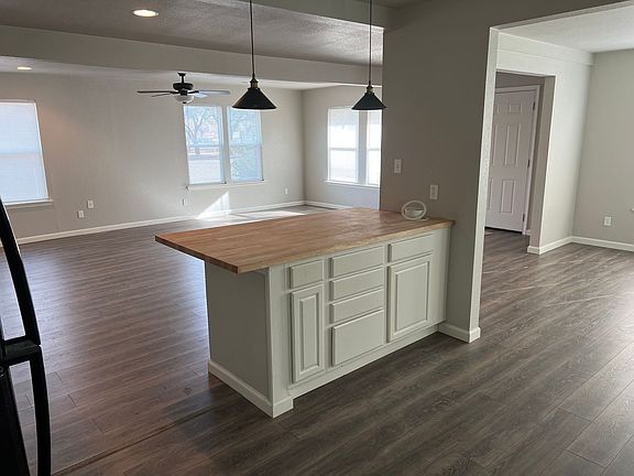 3rd image of 500 W Parkway St #1