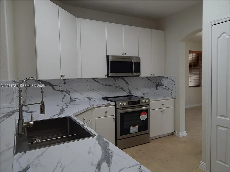 320 SW 87th Ct — Photo 10