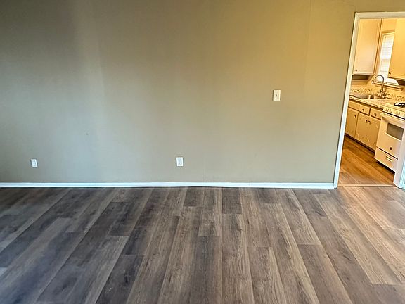 5th image of 2441 NW 40th St