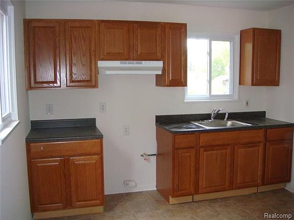 2nd image of 1328 E Goulson Ave