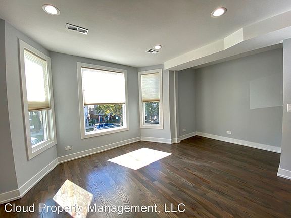 4th image of 2831 N Avers Ave #2