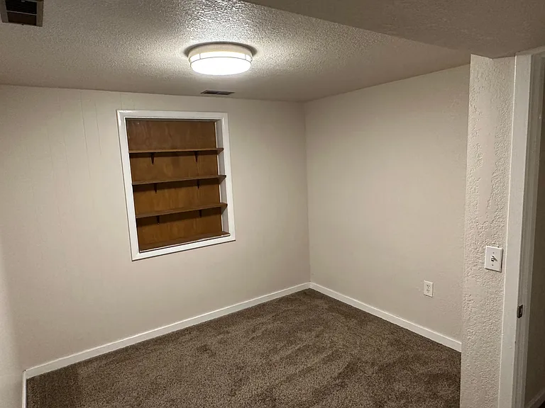 1560 Hillside Dr #C — Photo 7