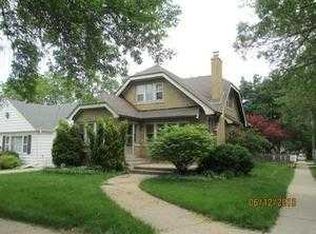 2402 N 72nd St, Wauwatosa, WI 53213