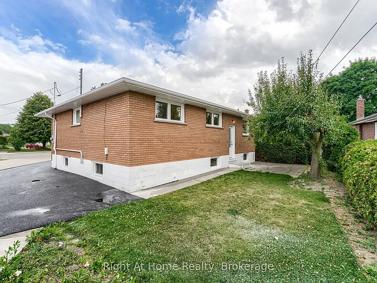 69 Heather Rd #UPPER LEVEL — Photo 18