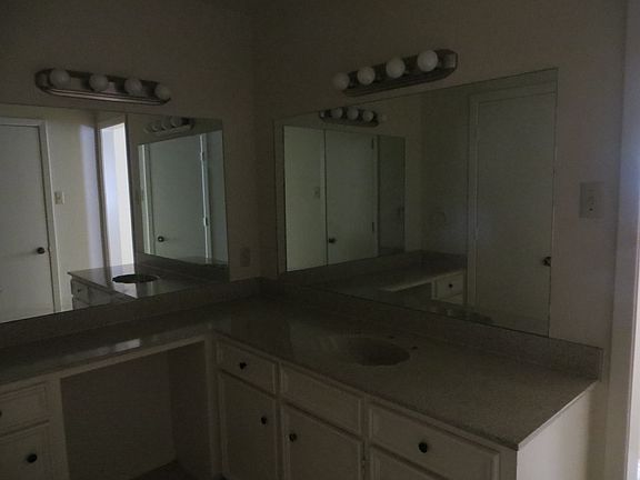 4th image of 510 Towne House Ln