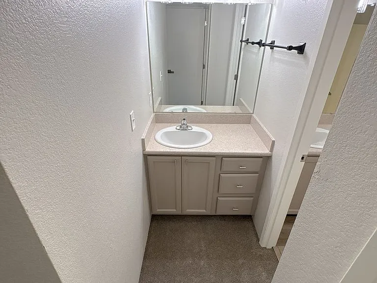 5641-5643-5645-5 N Hills Dr — Photo 10