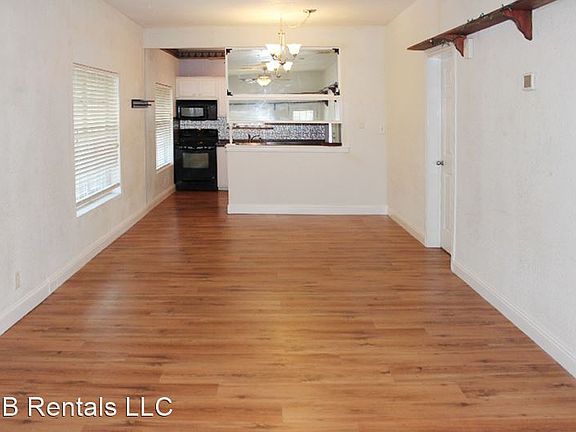 3rd image of 807 NW Bell Ave