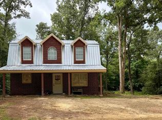 141 Woodcreek Ln, Pell City, AL 35128