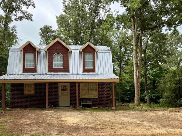 141 Woodcreek Ln, Pell City, AL 35128