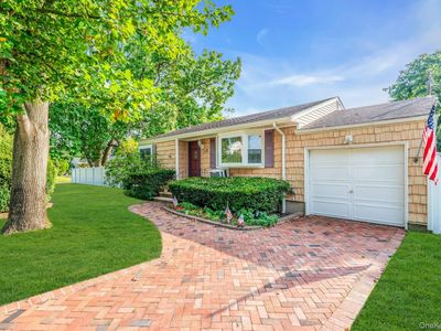 10 Glen Way, Lake Grove, NY, 11755