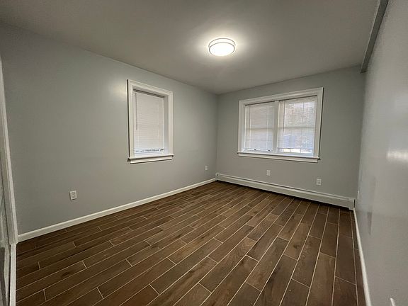 3rd image of 86 22nd Pkwy