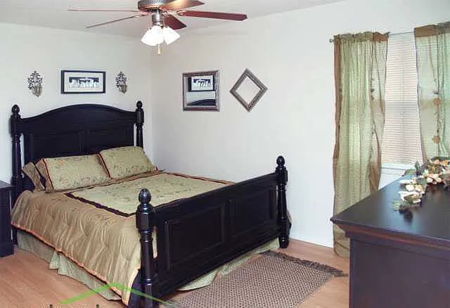 Lions Court Apartments — Photo 16