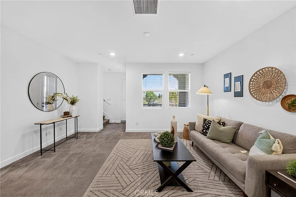 4 bed, 3.5 bath, 1797 sqft, $4,100 — Photo 4