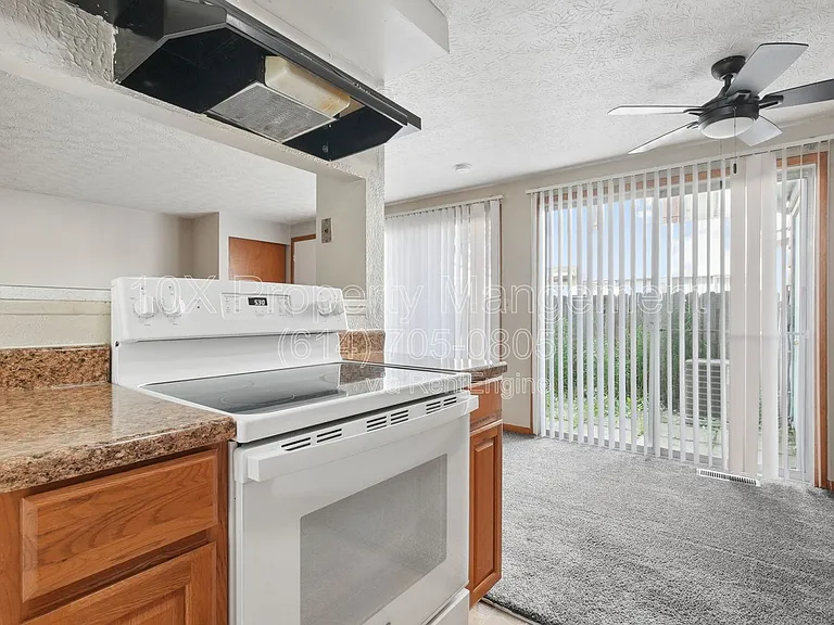 2523 Burgandy Ln — Photo 5