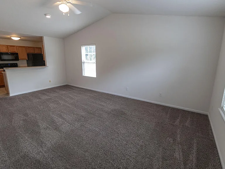 3306 E Saint Charles Rd — Photo 2