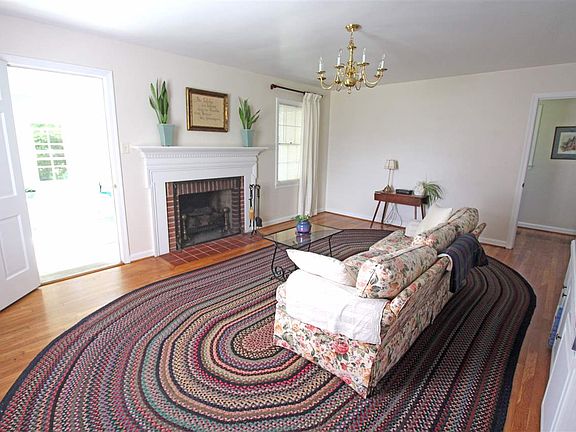 5th image of 457 N Lee St